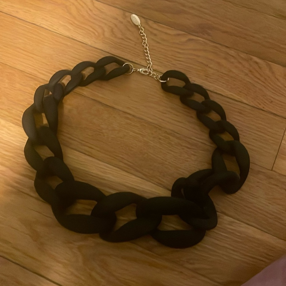 EUC Black Chunky Necklace
